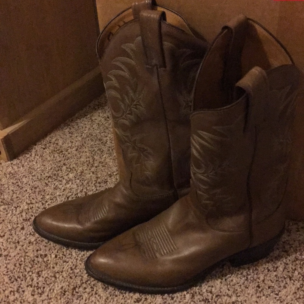 Men’s Tony Lama Boots in great condition!